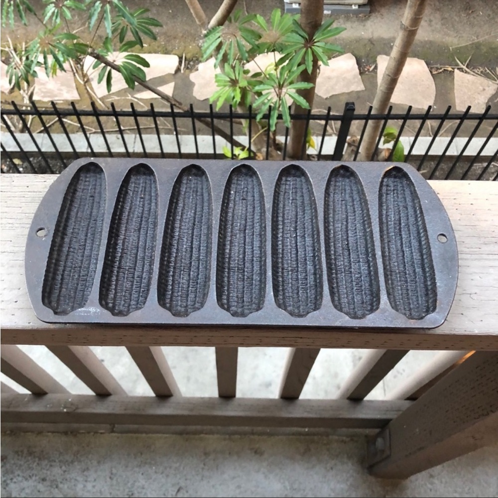Vintage Corn Cob Cast Iron Cornbread Black Tray